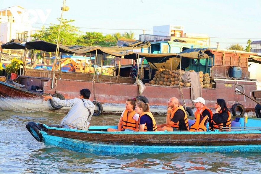 A boat tour along the Mekong Delta