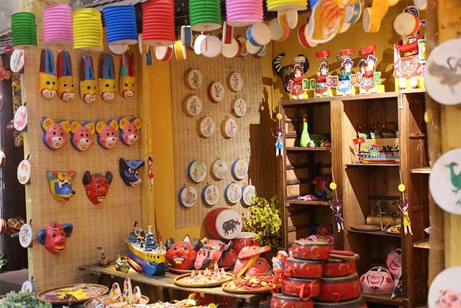 A Taste Of Vietnam's Traditional Mid-Autumn Festival At Thang Long Imperial Citadel