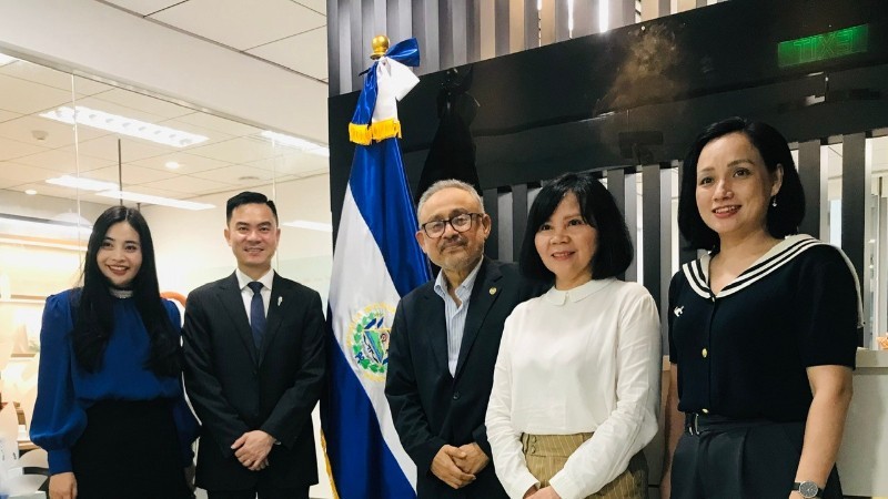 Symbolic Artworks Cement Vietnam - El Salvador Ties