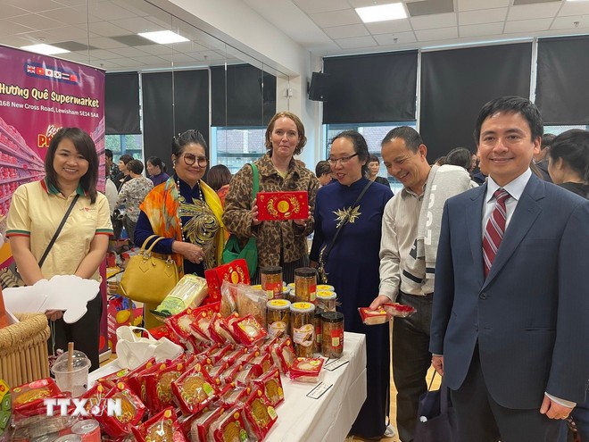 Traditional Mid-Autumn Festival Unites Vietnamese Community in the UK