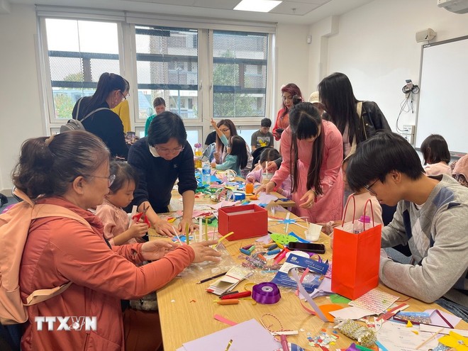 Traditional Mid-Autumn Festival Unites Vietnamese Community in the UK