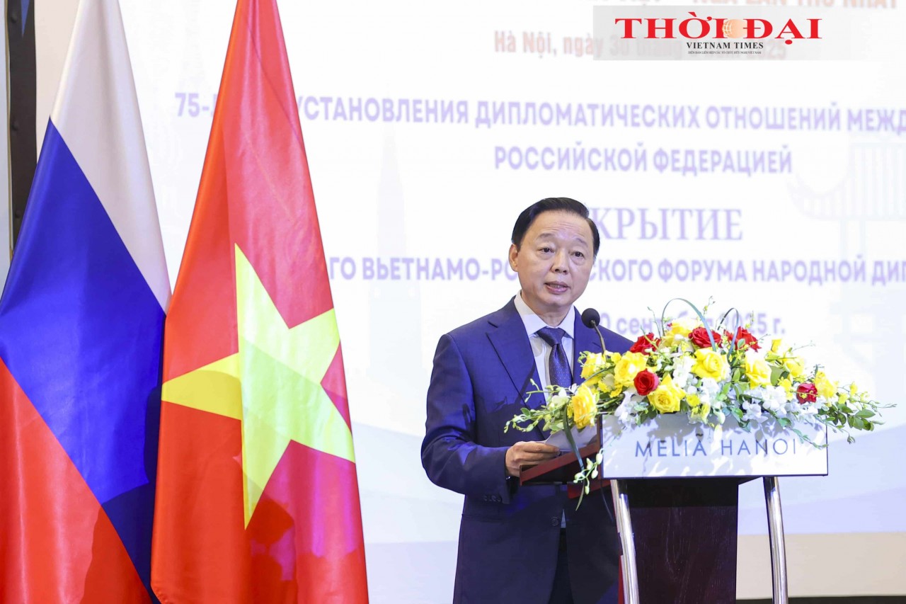 Deputy Prime Minister Trần Hồng Hà delivers remarks at the Ceremony marking the 75th anniversary of the establishment of diplomatic relations between Vietnam and the Russian Federation and the inauguration of the First Vietnam–Russia People’s Forum. (Photo: Đinh Hòa)
