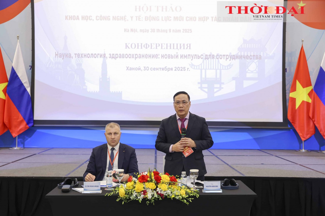 The seminar was co-chaired by Professor and Doctor of Science Ruslan V. Kirichek, Rector of Saint Petersburg State University of Telecommunications, and Professor and Doctor of Science Nguyễn Đình Đức, Chairman of the University Council of the University of Engineering and Technology, Vietnam National University, Hanoi.