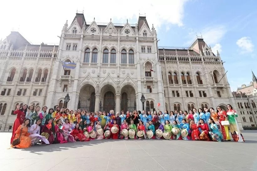 Promoting Values Of Vietnam’s Ao Dai In Europe
