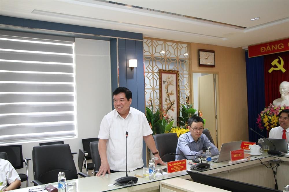 ![Assoc. Prof. Dr. Nguyen Viet Thao, former Deputy Director of the Ho Chi Minh National Academy of Politics and Permanent Vice President of the Vietnam–Cuba Friendship Association, speaking at the seminar. (Photo: hcma.vn)]