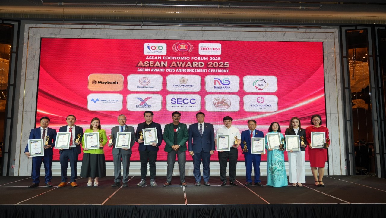 Typical Enterprises at the Announcement Ceremony