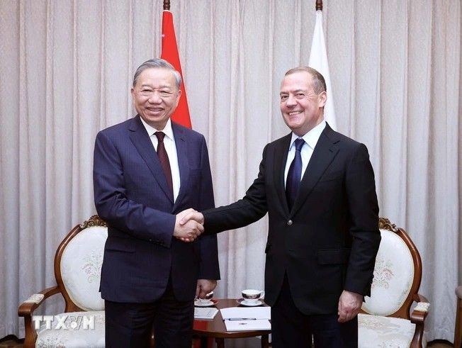 Vietnam News Today (Oct. 11): Vietnam Reaffirms Russia as Important Comprehensive Strategic Partner