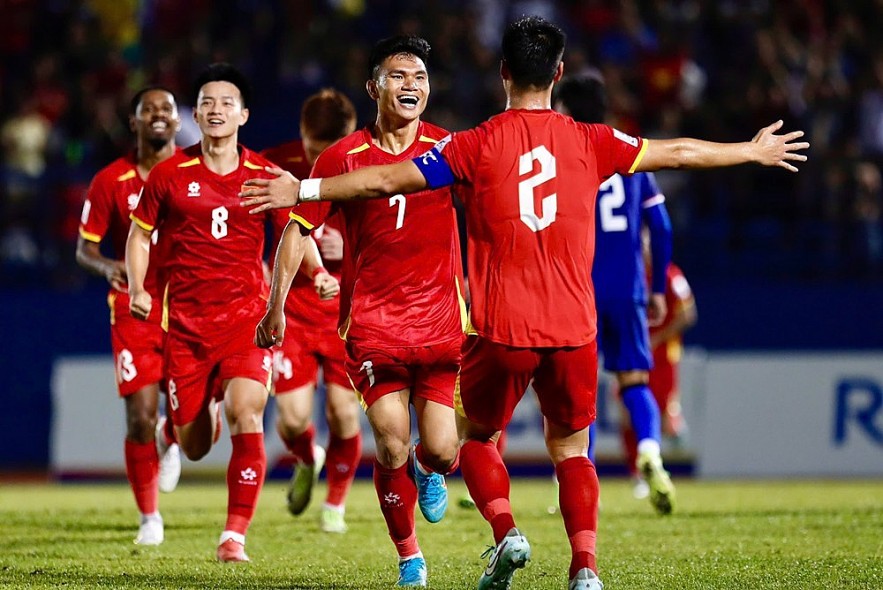 Vietnam eased past Nepal after gaining a man advantage. Photo by Huu Ha