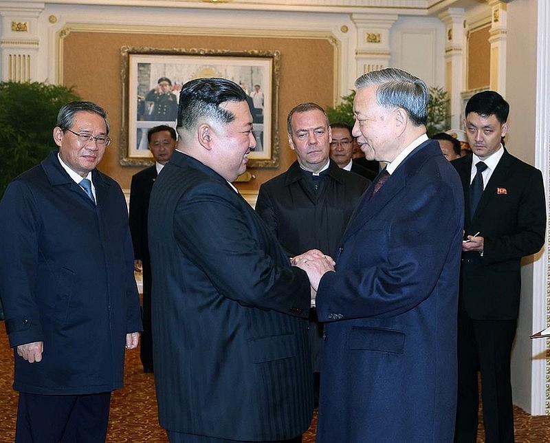 General Secretary To Lam with General Secretary of the Workers' Party of Korea and President of the State Affairs of the DPRK Kim Jong Un. (Photo: VNA)
