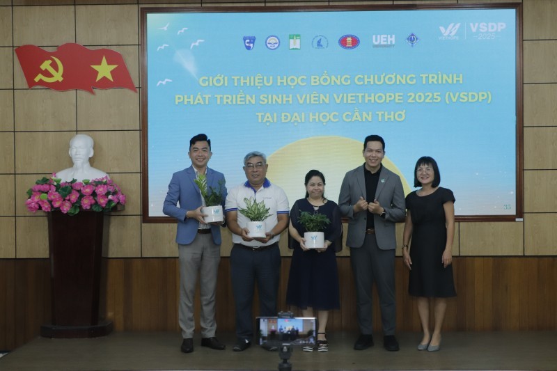 Implementation of Student Development Scholarship Program in Can Tho