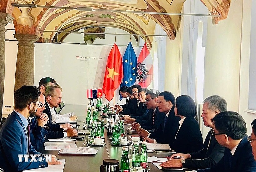 The meeting between the delegation of the Vietnamese Ministry of Public Security and officials of Austria's Ministry of the Interior in Vienna (Photo: VNA) The meeting between the delegation of the Vietnamese Ministry of Public Security and officials of Austria's Ministry of the Interior in Vienna (Photo: VNA)