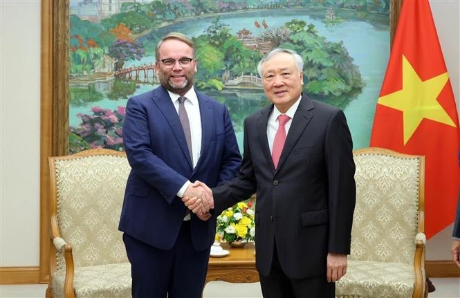 Vietnam News Today (Oct. 22): Germany’s Hessen State Ready to Support Vietnam in Developing Int’l Financial Centers