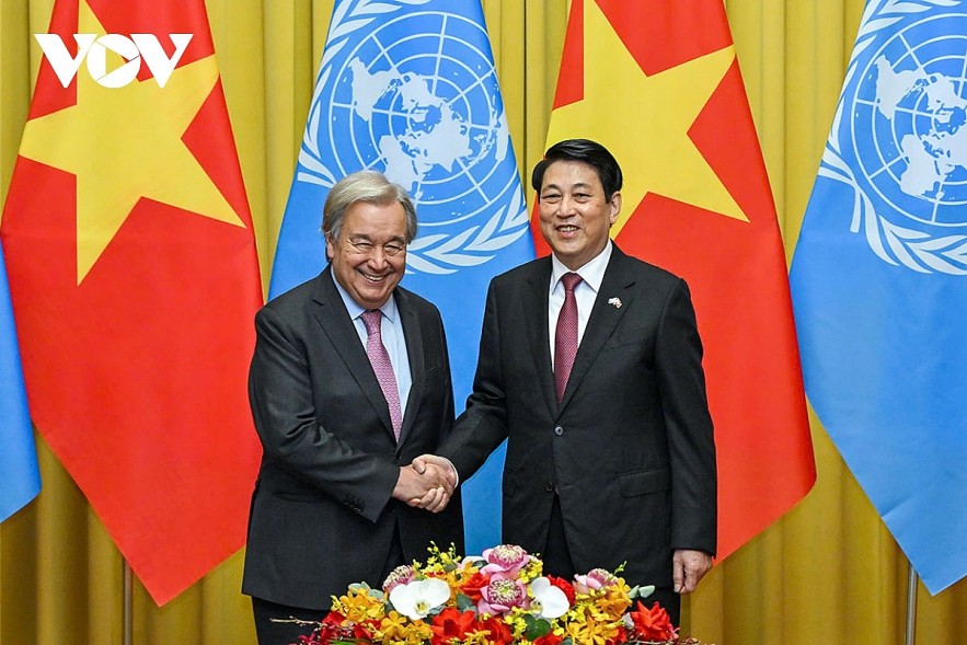 Vietnamese President Luong Cuong (R) shakes hands with UN Secretary General Antonio Guterres ahead of their talks in Hanoi on October 24. Vietnamese President Luong Cuong (R) shakes hands with UN Secretary General Antonio Guterres ahead of their talks in Hanoi on October 24.