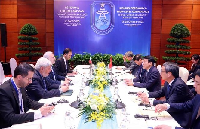 General Luong Tam Quang, Minister of Public Security, receives Mr. Vahid Jalalzadeh, Deputy Minister of Foreign Affairs of Iran in charge of Consular, Parliamentary, and Diaspora Affairs. Photo: Pham Kien/VNA General Luong Tam Quang, Minister of Public Security, receives Mr. Vahid Jalalzadeh, Deputy Minister of Foreign Affairs of Iran in charge of Consular, Parliamentary, and Diaspora Affairs. Photo: Pham Kien/VNA