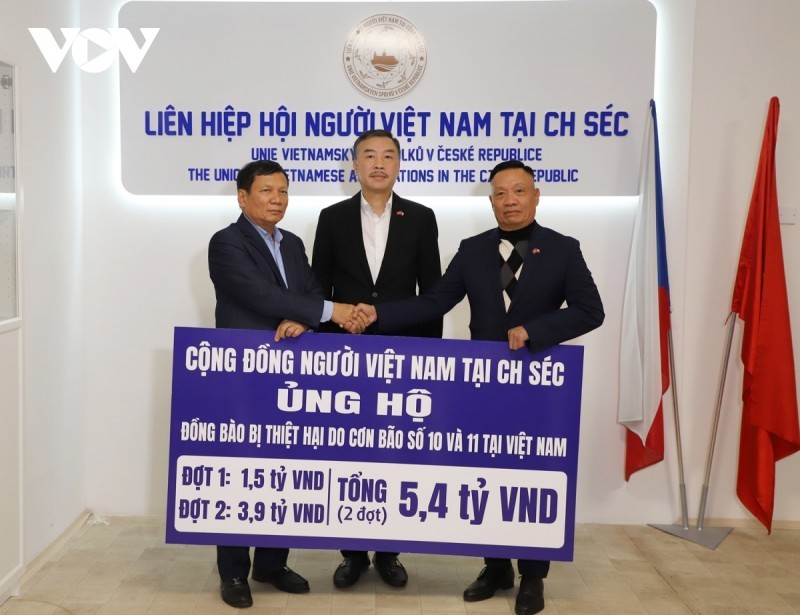 Vietnamese Community in Czech Republic Supports Typhoon Victims