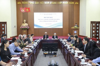 Vietnam-US People-to-People Cooperation: Healing the Past, Inspiring the Future Vietnam-US People-to-People Cooperation: Healing the Past, Inspiring the Future