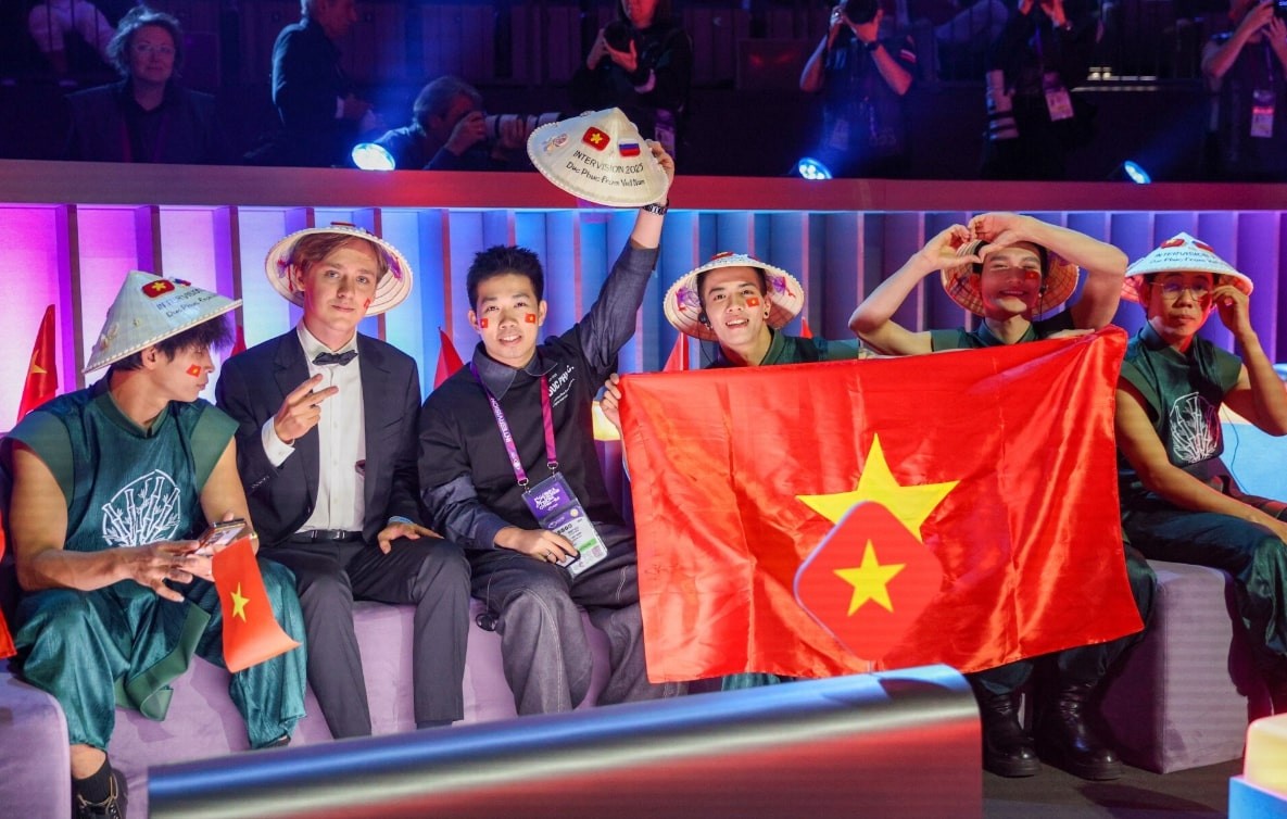 Mikhail Osin: “I cannot imagine what life would be like without Vietnamese language.” Mikhail Osin: “I cannot imagine what life would be like without Vietnamese language.”