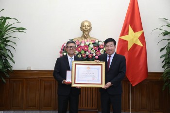 Friendship Order Presented to Indonesian Ambassador to Vietnam