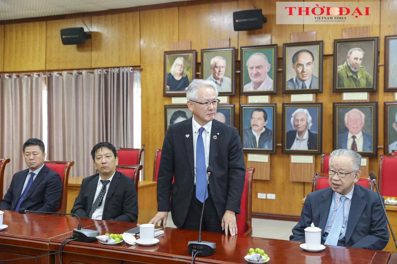A member of the Japan–Vietnam Friendship Association of Kansai speaks at the meeting. A member of the Japan–Vietnam Friendship Association of Kansai speaks at the meeting.