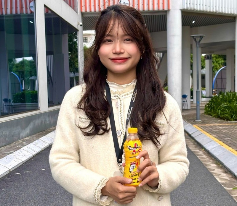 Young Female Tech Student Proves Her Number 1 Spirit, Step by Step Chasing Her Research Dream