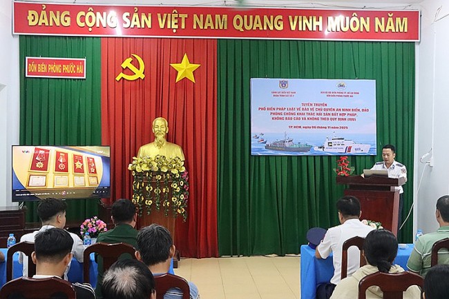 Reconnaissance Unit No. 2 Promotes IUU Fishing Prevention Among Fishermen