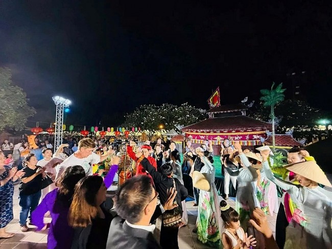 Vietnamese National Puppetry Attracts Thai Audiences