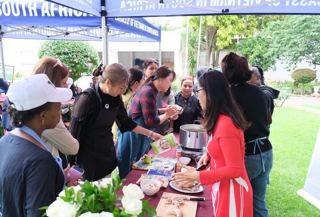 International Visitors in South Africa Experience Vietnamese Cuisine