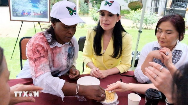 International Visitors in South Africa Experience Vietnamese Cuisine
