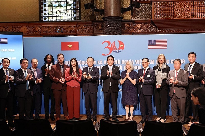 On September 22, 2025, in New York, on the occasion of attending events during the High-Level Week of the 80th Session of the United Nations General Assembly and working in the United States, State President Lương Cường met with long-time friends, partners, and progressive Americans. The event was jointly organized by the Embassy of Viet Nam in the United States, the Permanent Mission of Viet Nam to the United Nations, and the Viet Nam Union of Friendship Organizations. (Photo: VNA)