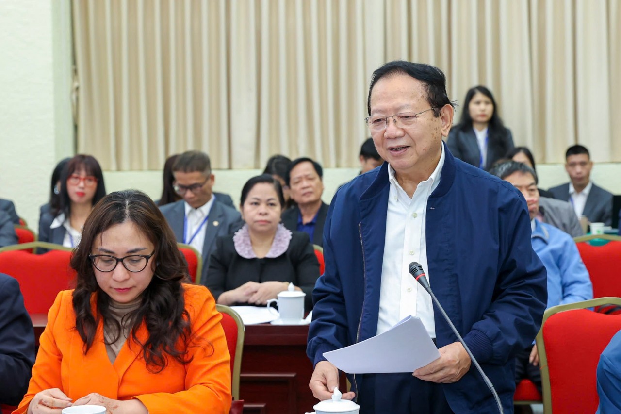 Ambassador Nguyen Duc Hung, Vice President and Secretary General of the Viet Nam-Singapore Friendship Association speaks at the scientific seminar “People-to-people diplomacy in the new phase of national development,” on March 3, 2025. (Photo: Dinh Hoa) Ambassador Nguyen Duc Hung, Vice President and Secretary General of the Viet Nam-Singapore Friendship Association speaks at the scientific seminar “People-to-people diplomacy in the new phase of national development,” on March 3, 2025. (Photo: Dinh Hoa)