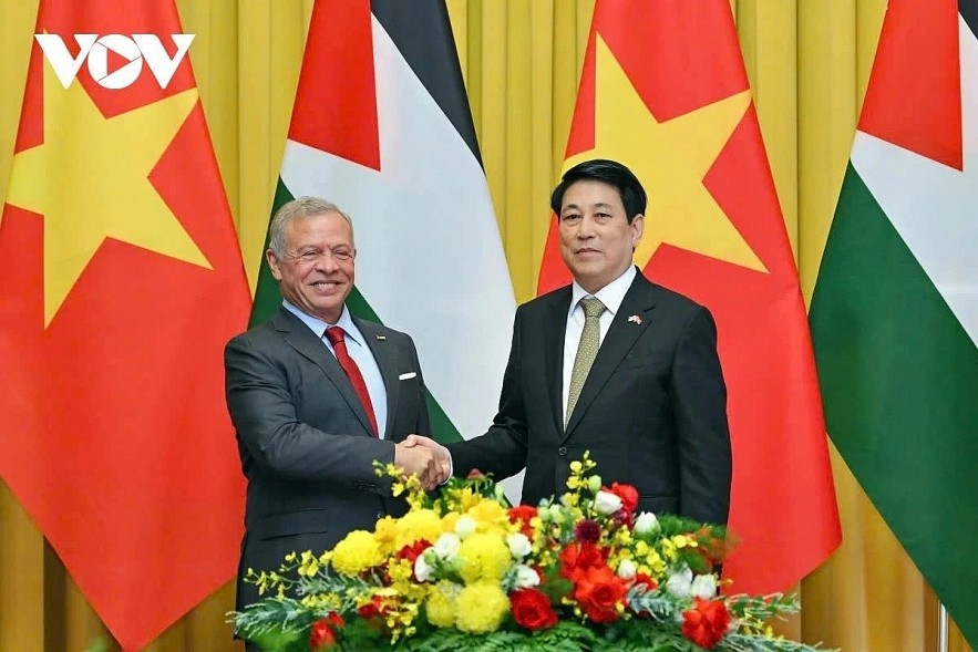 President Luong Cuong (R) of Vietnam and King Abdullah II Ibn Al-Hussein of Jordan shake hands ahead of their talks in Hanoi on November 12. President Luong Cuong (R) of Vietnam and King Abdullah II Ibn Al-Hussein of Jordan shake hands ahead of their talks in Hanoi on November 12.