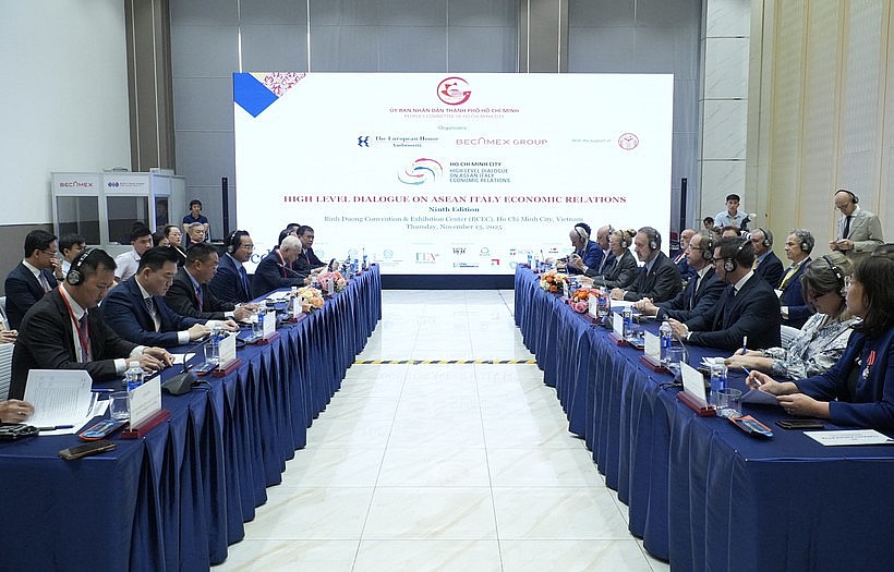 At the meeting between Chairman of the HCM City People’s Committee Nguyen Van Duoc and Italian Ambassador to Vietnam Marco Della Seta (Photo: VNA)