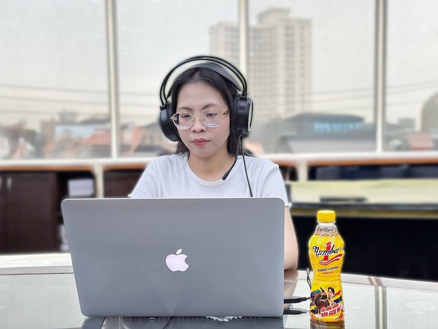 Staying up late and running on little sleep to meet deadlines, many young people choose to recharge with Number 1 to stay alert and focused on their work.