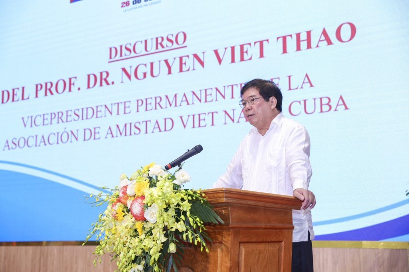 Assoc. Prof. Dr. Nguyễn Viết Thảo, Standing Vice President of the Vietnam–Cuba Friendship Association, speaks at the Vietnam–Cuba Friendship Gathering marking the 72nd anniversary of the attack on the Moncada Barracks, July 26, 2025. (Photo: Đinh Hòa)