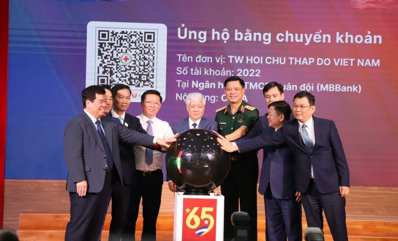Delegates press the button to launch the Campaign to Support the Cuban People under the theme “65 Years of Vietnam–Cuba Affection,” August 13, 2025, in Hanoi. (Photo: Vietnam Fatherland Front).