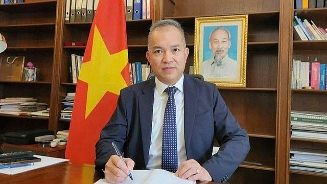 Vietnamese Ambassador to Kuwait Nguyen Duc Thang. Vietnamese Ambassador to Kuwait Nguyen Duc Thang.