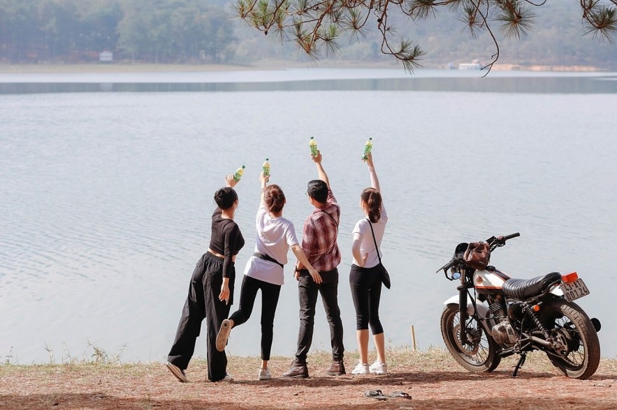 Be bold, seek new experiences, and ease stress each day with Zero Degree Green Tea as you continue writing your own story of growth. Be bold, seek new experiences, and ease stress each day with Zero Degree Green Tea as you continue writing your own story of growth.