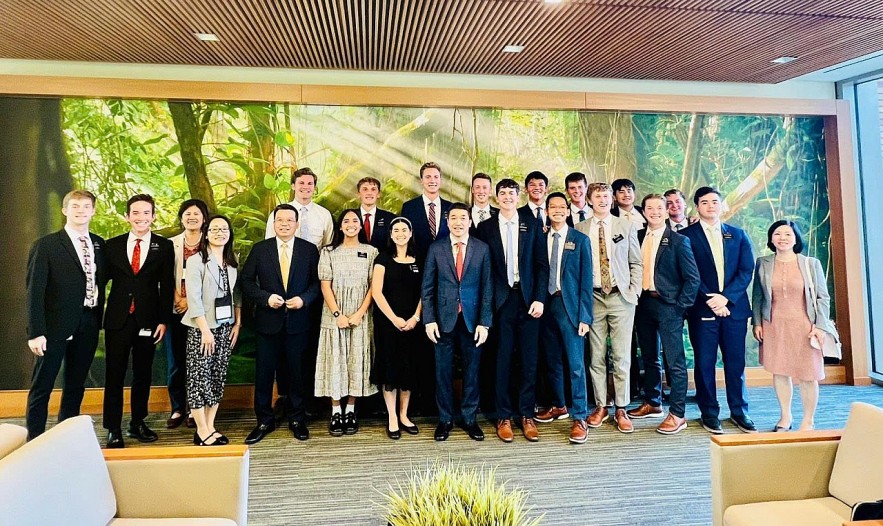 The delegation of the Vietnam Union of Friendship Organizations visited the Volunteer Training Center of the Mormon Church and attended the International Conference in Utah, USA, October 2024. (Photo: Vietnam Union of Friendship Organizations). The delegation of the Vietnam Union of Friendship Organizations visited the Volunteer Training Center of the Mormon Church and attended the International Conference in Utah, USA, October 2024. (Photo: Vietnam Union of Friendship Organizations).