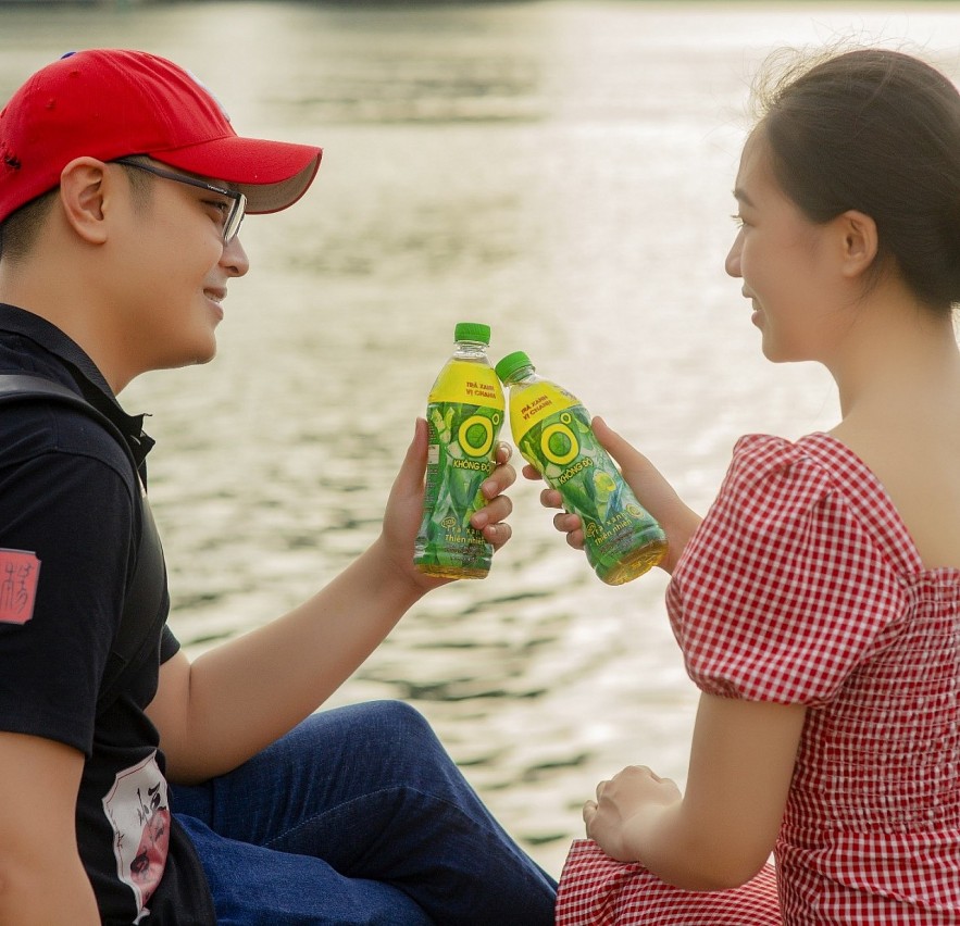 Made from fresh natural tea leaves, Zero Degree Green Tea is a favorite choice among the youth to ease stress and refresh their day. Made from fresh natural tea leaves, Zero Degree Green Tea is a favorite choice among the youth to ease stress and refresh their day.