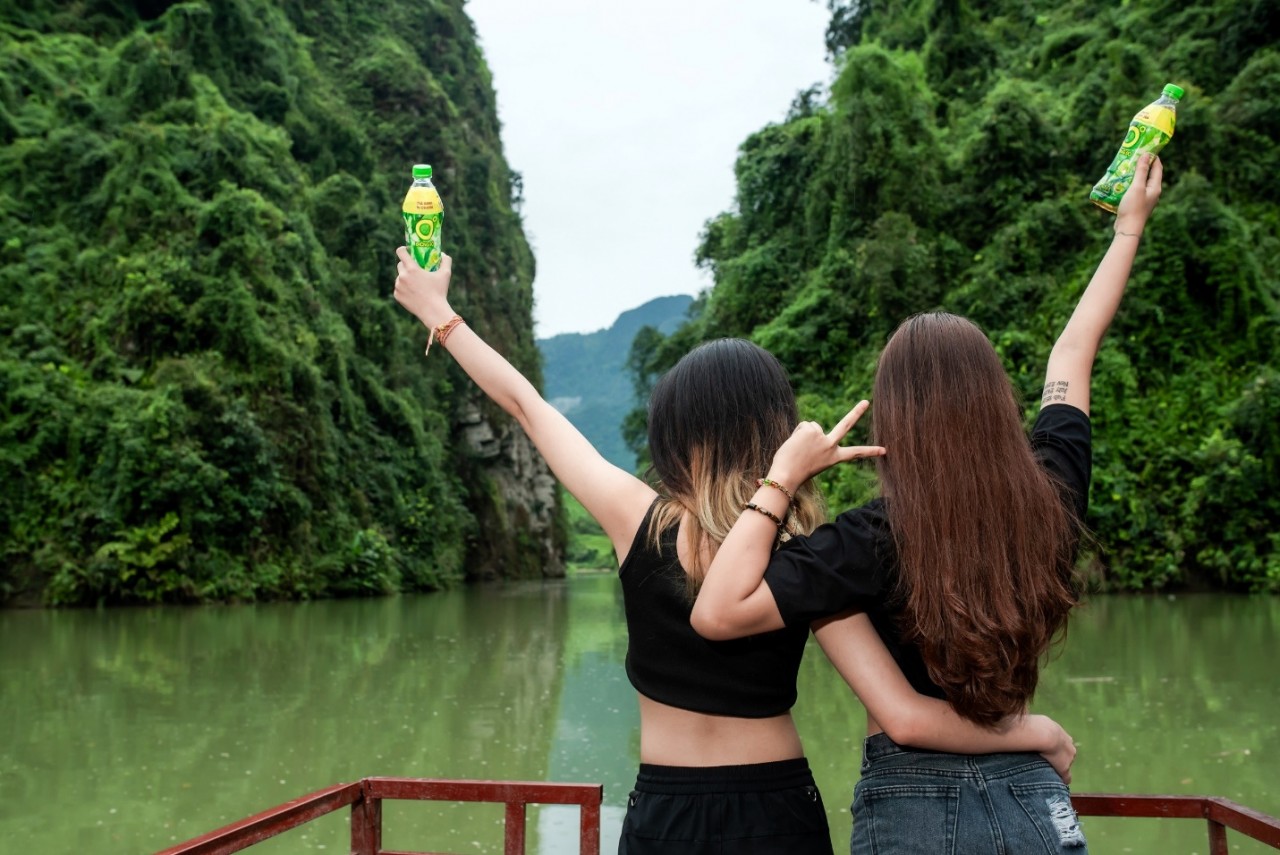 Made from pure green tea leaves with EGCG, Zero Degree Green Tea brings a refreshing feeling to cool down life anytime, anywhere. Made from pure green tea leaves with EGCG, Zero Degree Green Tea brings a refreshing feeling to cool down life anytime, anywhere.