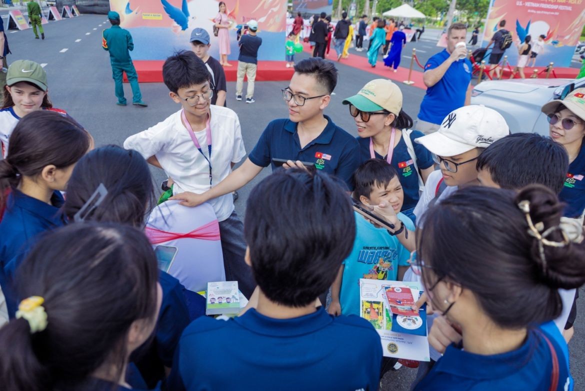 PeaceTrees Vietnam: Healing War Legacies, Building the Future PeaceTrees Vietnam: Healing War Legacies, Building the Future