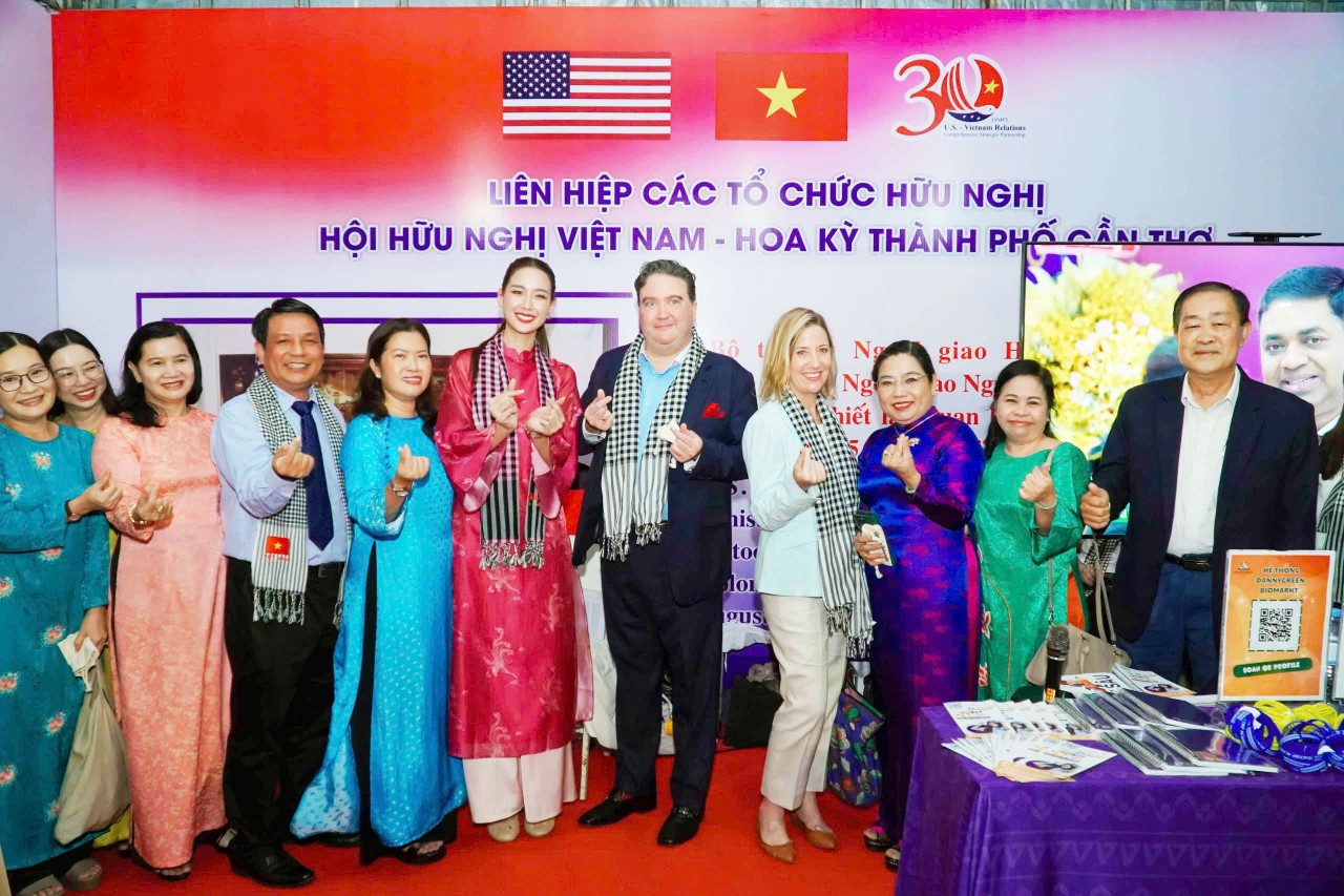 The Viet Nam-US Exchange Festival 2025 attracted a large number of Can Tho residents and international friends. (Photo: HV) The Viet Nam-US Exchange Festival 2025 attracted a large number of Can Tho residents and international friends. (Photo: HV)