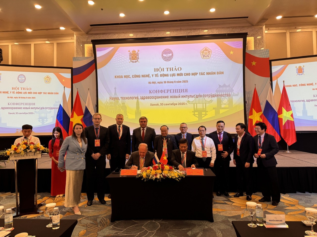 A seminar on science and technology at the Viet Nam–Russia Peoples Forum. At the event, the Cancer Research Center signed a Memorandum of Cooperation with the Friendship Hospital. (Photo: Nguyen Thi Thu Giang). A seminar on science and technology at the Viet Nam–Russia Peoples Forum. At the event, the Cancer Research Center signed a Memorandum of Cooperation with the Friendship Hospital. (Photo: Nguyen Thi Thu Giang).