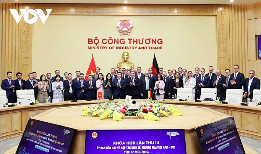 Vietnam and Germany hold he third meeting of their Joint Committee on Economic and Trade Cooperation in Hanoi on November 17 Vietnam and Germany hold he third meeting of their Joint Committee on Economic and Trade Cooperation in Hanoi on November 17