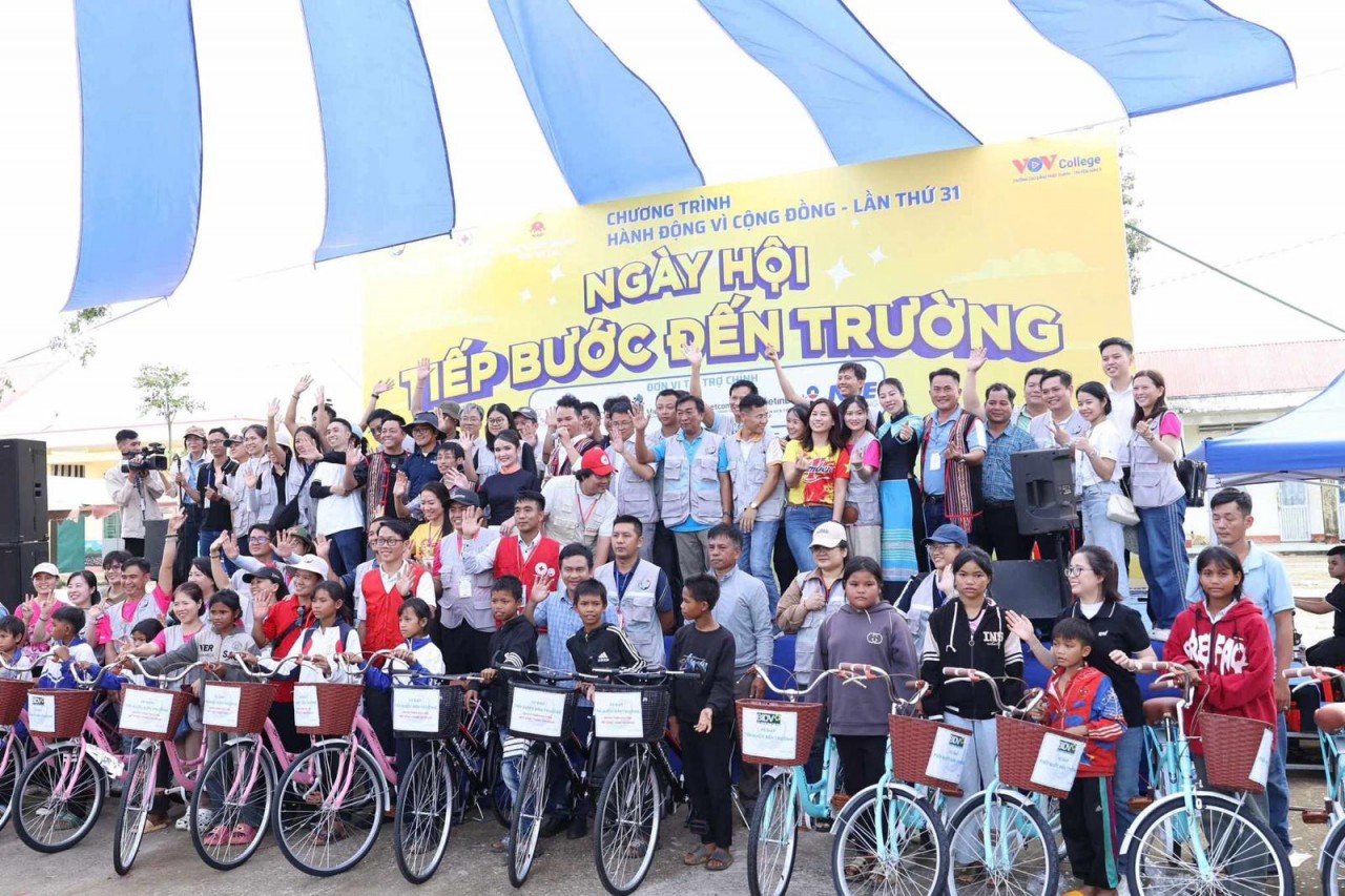 The joy of organizations, businesses, students and families in the 31st Community Action Program: Going to School Festival The joy of organizations, businesses, students and families in the 31st Community Action Program: Going to School Festival