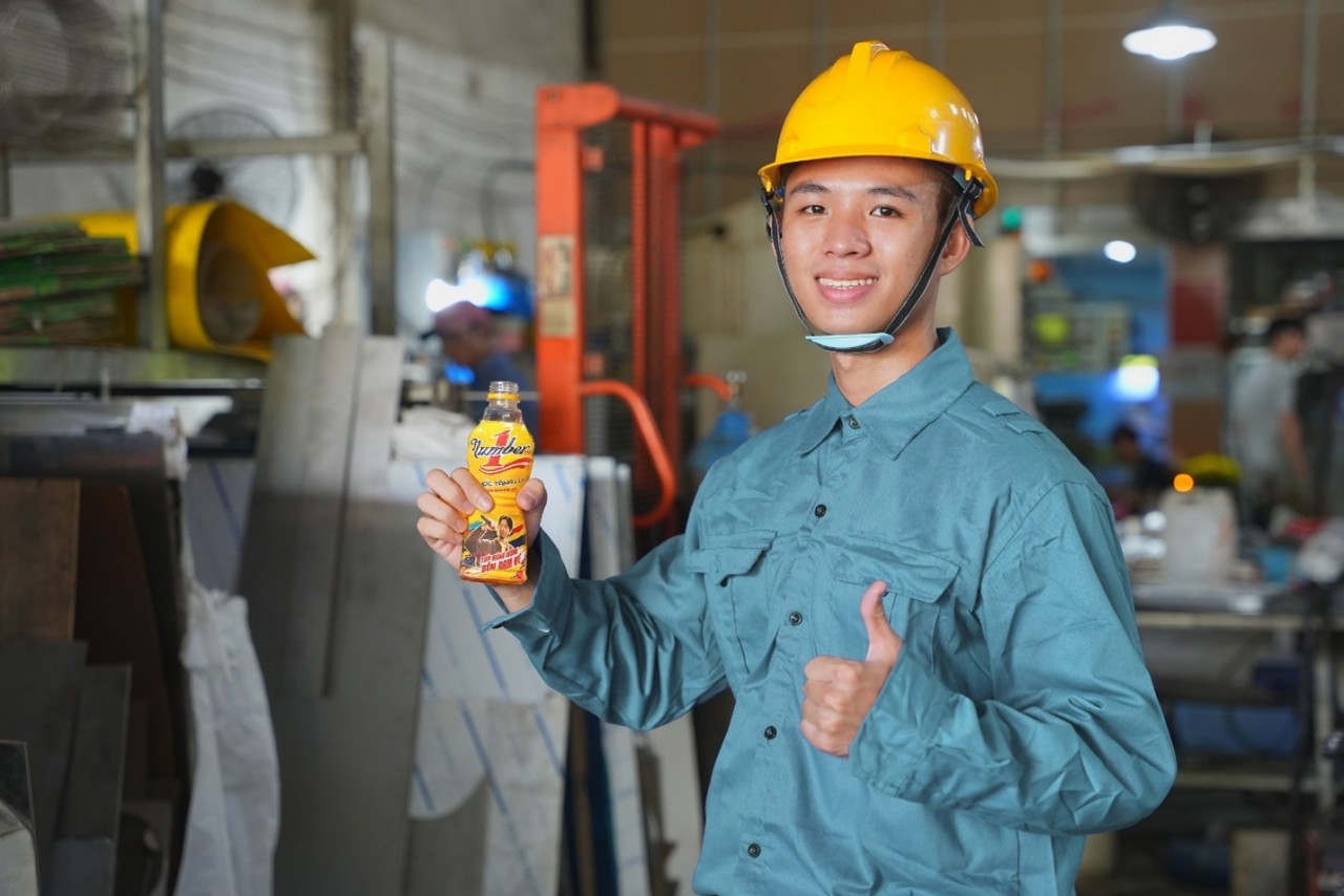 Number 1 energy drink is a familiar energy drink for workers doing heavy work.