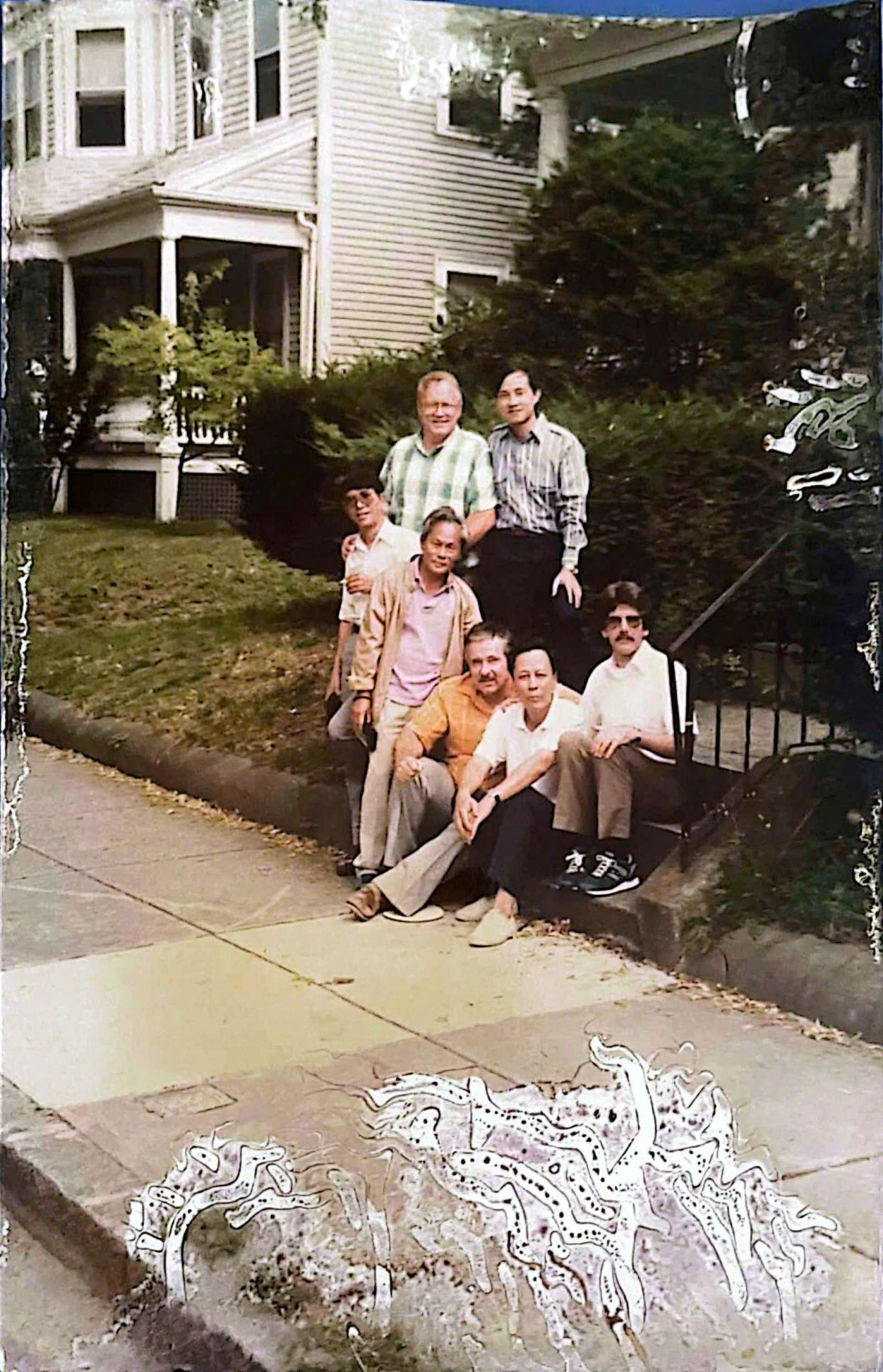 Vietnamese and American writers and veterans posing for a commemorative photo in Boston, Massachusetts, United States, August 2, 1989. (Photo provided by Hà Huy Thông)