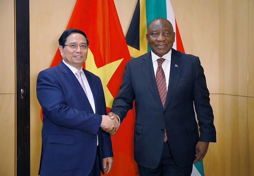 Prime Minister Pham Minh Chinh (L) meets South Korean President Lee Jae Myung in Johannesburg, South Africa, November 22, 2025 - Photo: VGP Prime Minister Pham Minh Chinh (L) meets South Korean President Lee Jae Myung in Johannesburg, South Africa, November 22, 2025 - Photo: VGP