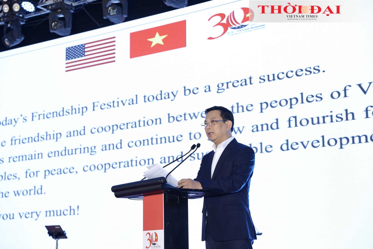 Vice President of the Vietnam Union of Friendship Organizations, delivering the opening remarks at the Vietnam–U.S. Friendship Exchange Program. (Photo: Đinh Hòa)