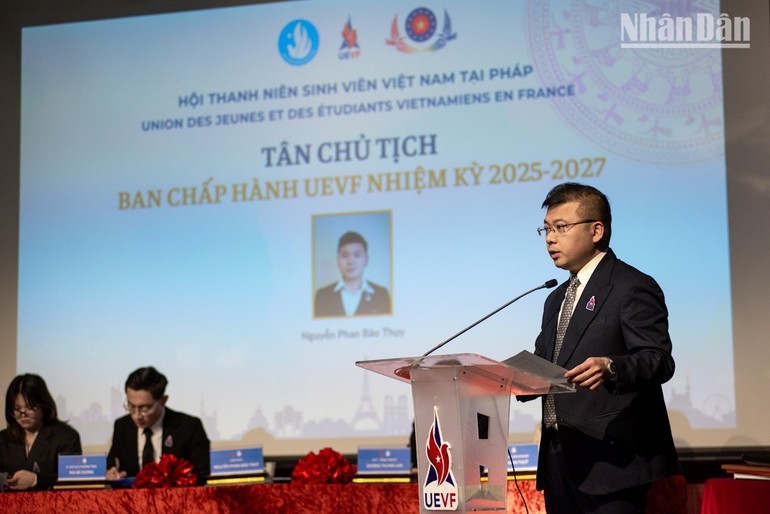 UEVF President for the 2025–2027 term, Nguyen Phan Bao Thuy, presents the strategic tasks aimed at leading the Union into a new era. (Photo: People's Newspaper)